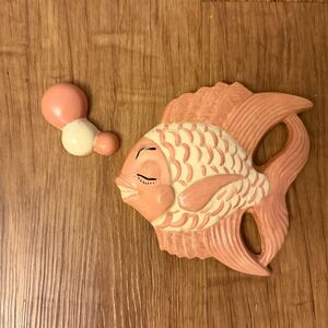 Vintage Miller Studio chalkware “kissing fish” wall plaque with bubbles